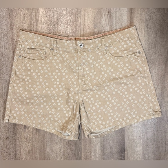 Levi's Pants - Levi's Tan Bermudas Lightweight Casual Shorts